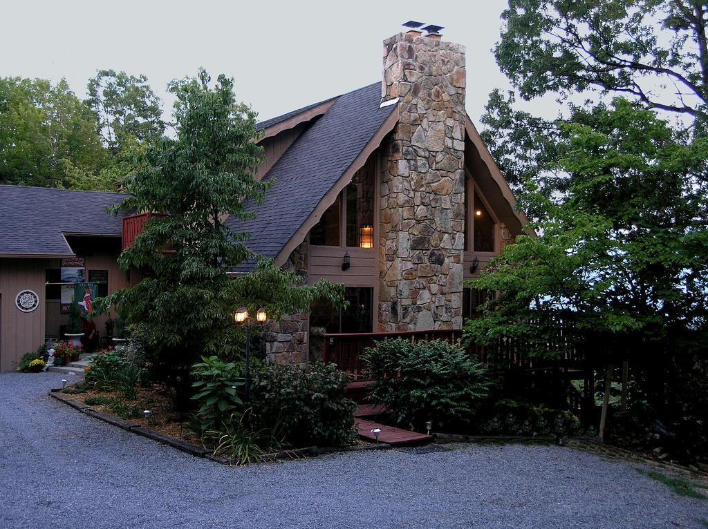 The Foxtrot Bed And Breakfast Gatlinburg Exterior photo